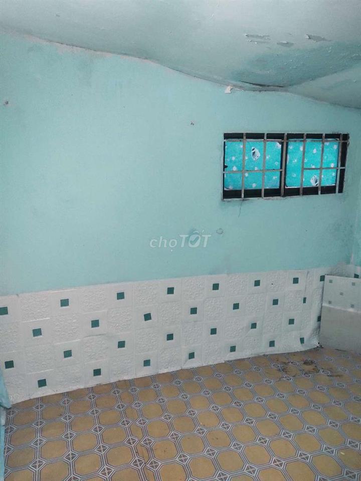 cần bán gấp gần ngã tư Lạc Long Quân Âu Cơ khu an ninh thị tứ có sân