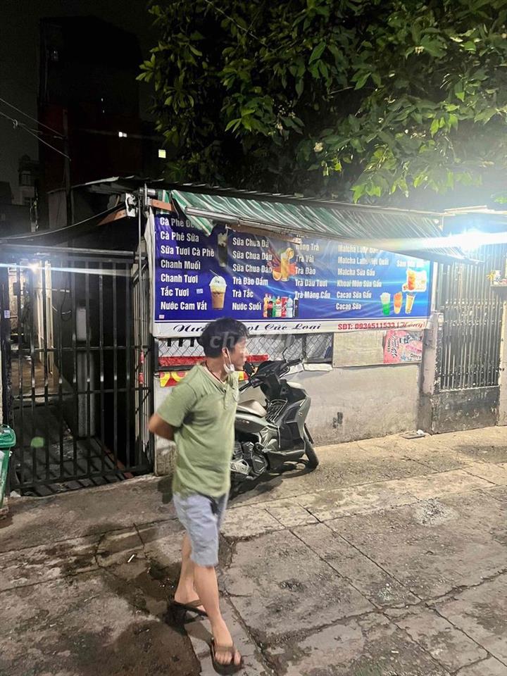 Hẻm 8 m, trên mặt tiền lớn, vào 3 căn, nhà vuông vức 105m