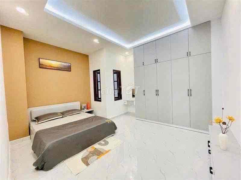 Mặt Tiền Khu HIỀN VƯƠNG, 4 Tấm, 4 x 18m, 5 Phòng Ngủ, 5 wc, sân Thượng
