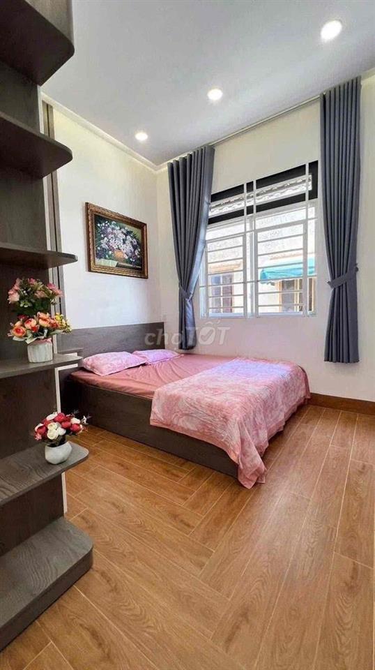 Mặt Tiền Khu HIỀN VƯƠNG, 4 Tấm, 4 x 18m, 5 Phòng Ngủ, 5 wc, sân Thượng