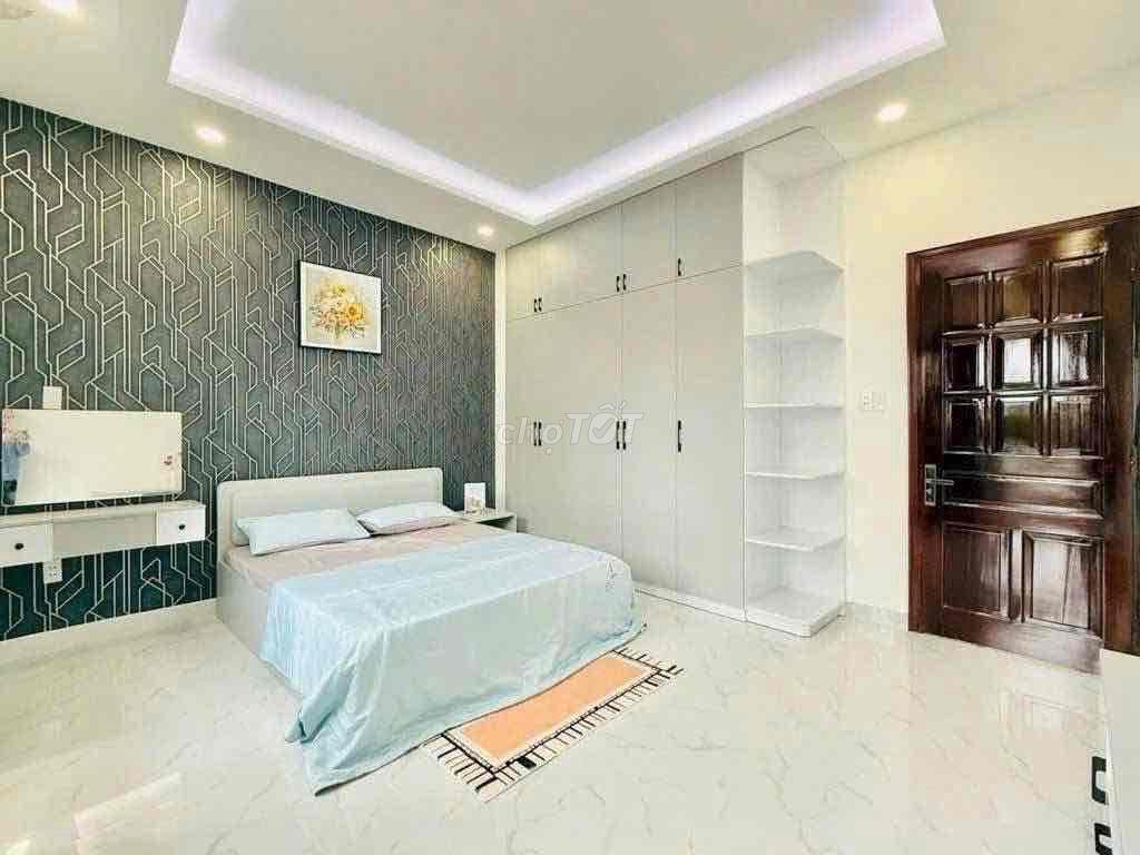 Mặt Tiền Khu HIỀN VƯƠNG, 4 Tấm, 4 x 18m, 5 Phòng Ngủ, 5 wc, sân Thượng