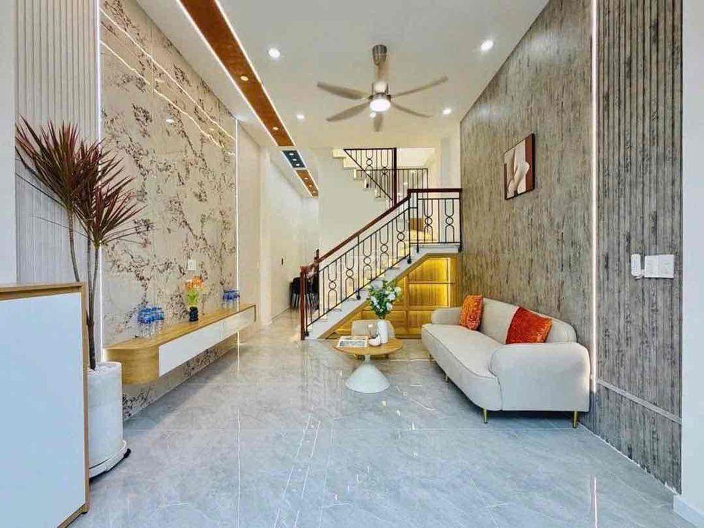 Mặt Tiền Khu HIỀN VƯƠNG, 4 Tấm, 4 x 18m, 5 Phòng Ngủ, 5 wc, sân Thượng