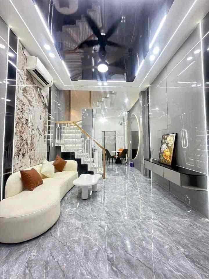 Mặt Tiền khu họ Lê & Phú Thọ Hoà, 3 Tấm, 5 x 18m, 4 Phòng Ngủ, 4 wc
