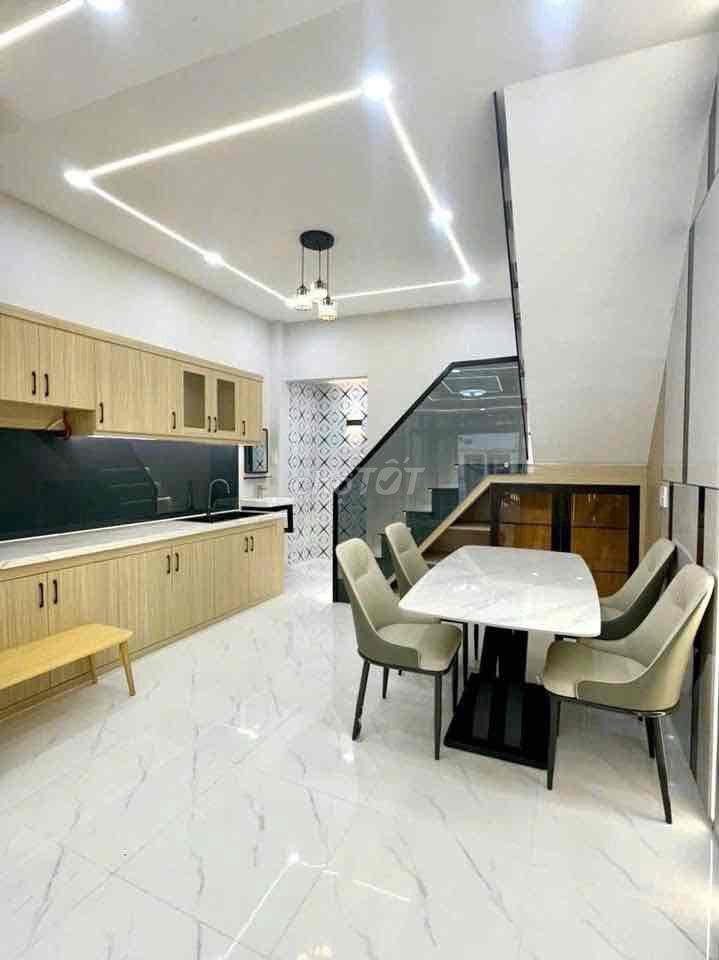 Hẻm 6m Tô Hiệu giao Hoà Bình, 2 Tấm, 4 x 18m, 3 Phòng Ngủ, 3 wc