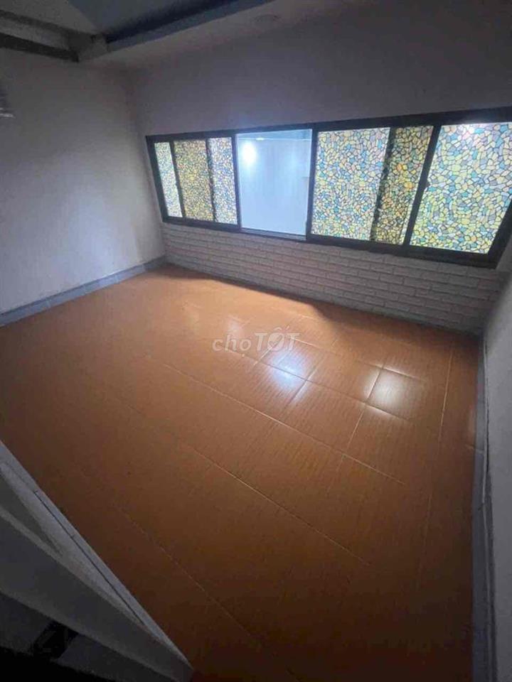 cho thuê nhà 6x25m gác lửng điện 3f trệt trống suốt 16tr