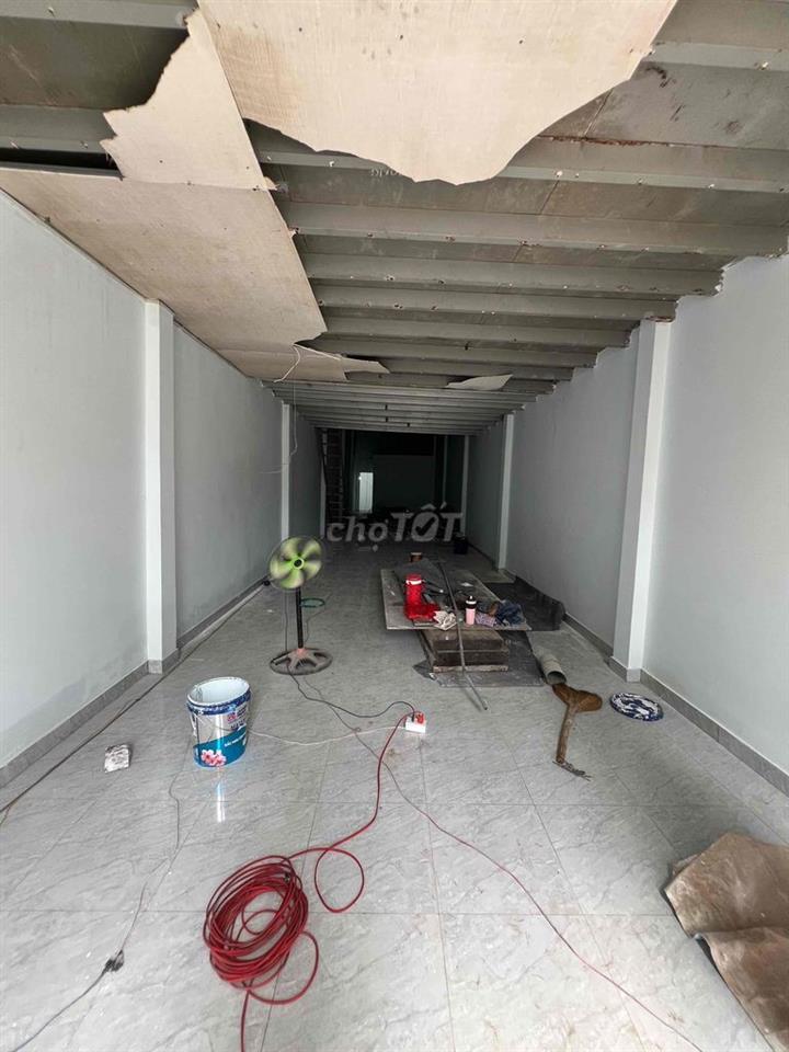 Cho thuê nhà đường xe tải 4x28m gác lửng dài 11m trệt trống suốt 14tr