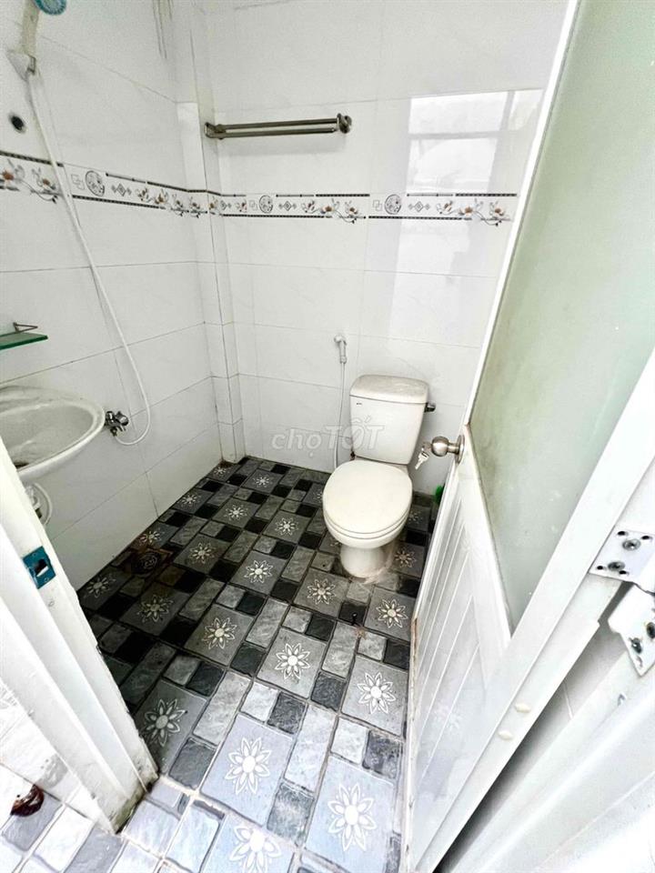 Cho Thuê Nhà Kho 7x12m trống suốt giá 8 triệu tháng