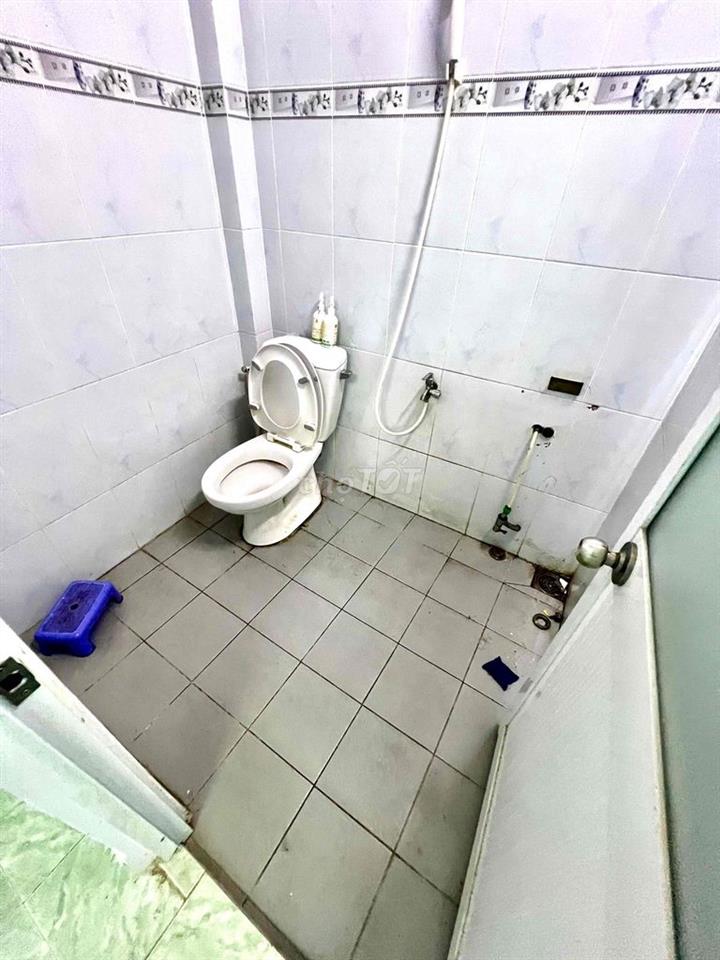 Cho thuê nhà mặt tiền kinh doanh 4x20m 1 lầu 2pn 2wc điện 3f giá 11tr