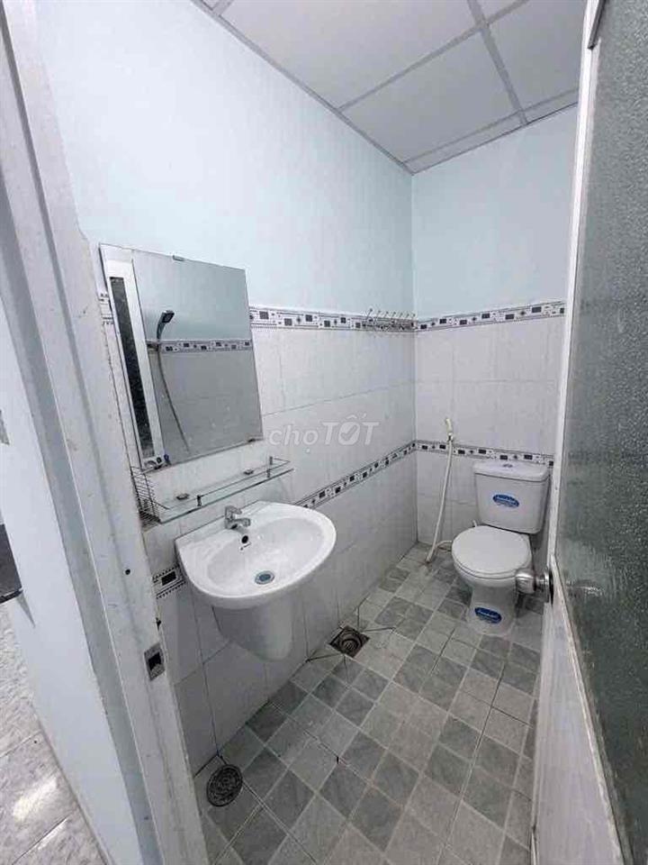 Cho thuê nhà hẻm xe tải tân hương 4x20m đúc lửng giá 10tr