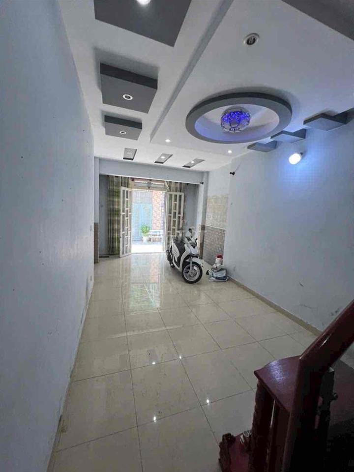 Cho thuê nhà hẻm xe hơi hương lộ 2.4x16m 2 lầu sân thượng 4pn 3wc 12tr