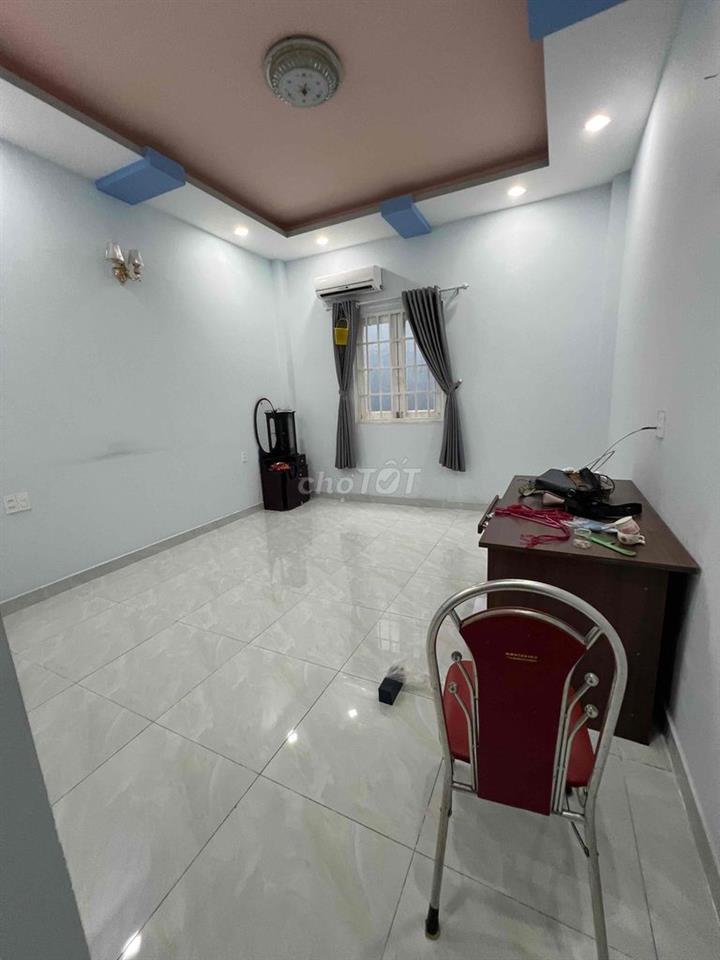 Cho thuê nhà hẻm xe tải khu Nguyễn sơn 4.1x20m 3 lầu 4pn 5wc 15tr