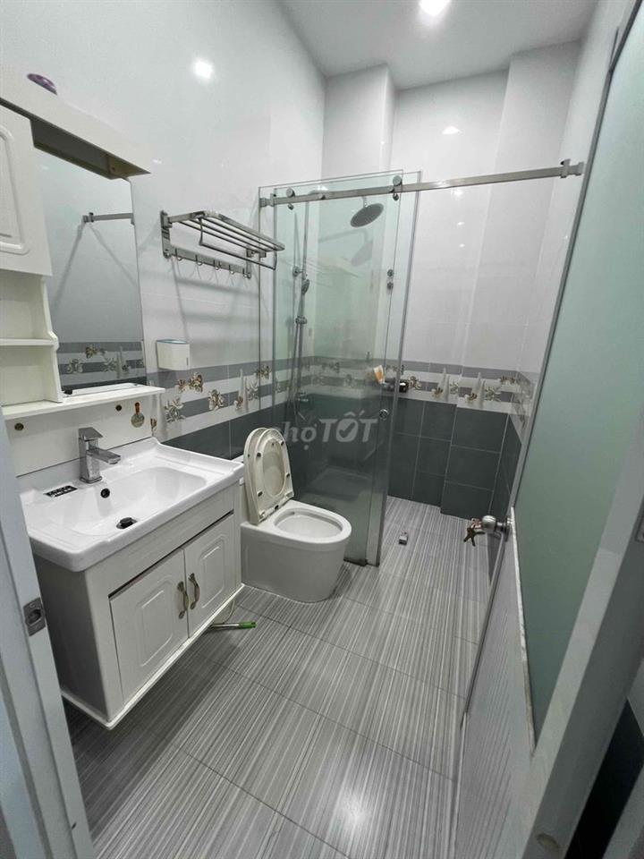 Cho thuê nhà hẻm xe tải khu Nguyễn sơn 4.1x20m 3 lầu 4pn 5wc 15tr