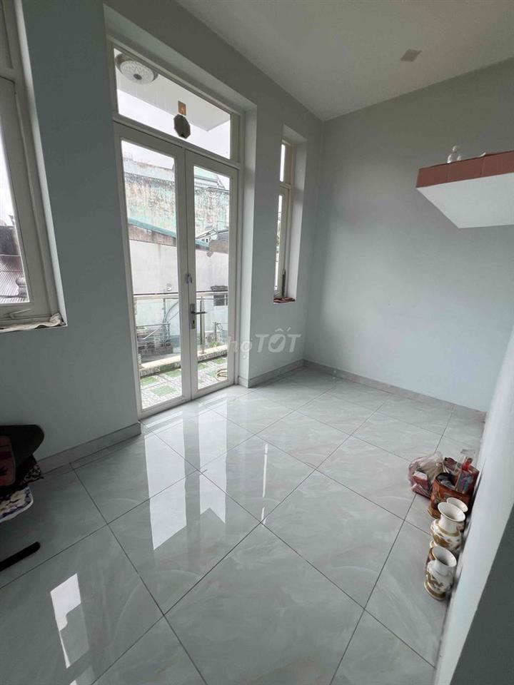 Cho thuê nhà hẻm xe tải khu Nguyễn sơn 4.1x20m 3 lầu 4pn 5wc 15tr