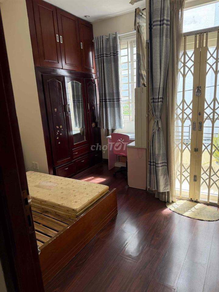 Cho thuê nhà nguyên căn 4x20m, 3PN, 4WC, full nội thất, hẻm xe hơi – N