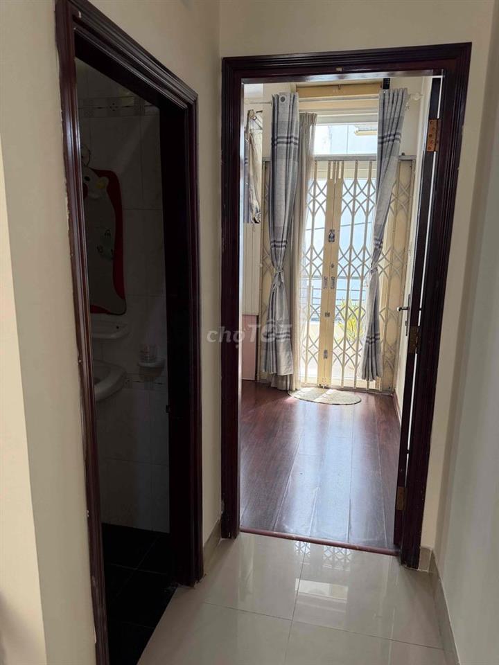 Cho thuê nhà nguyên căn 4x20m, 3PN, 4WC, full nội thất, hẻm xe hơi – N