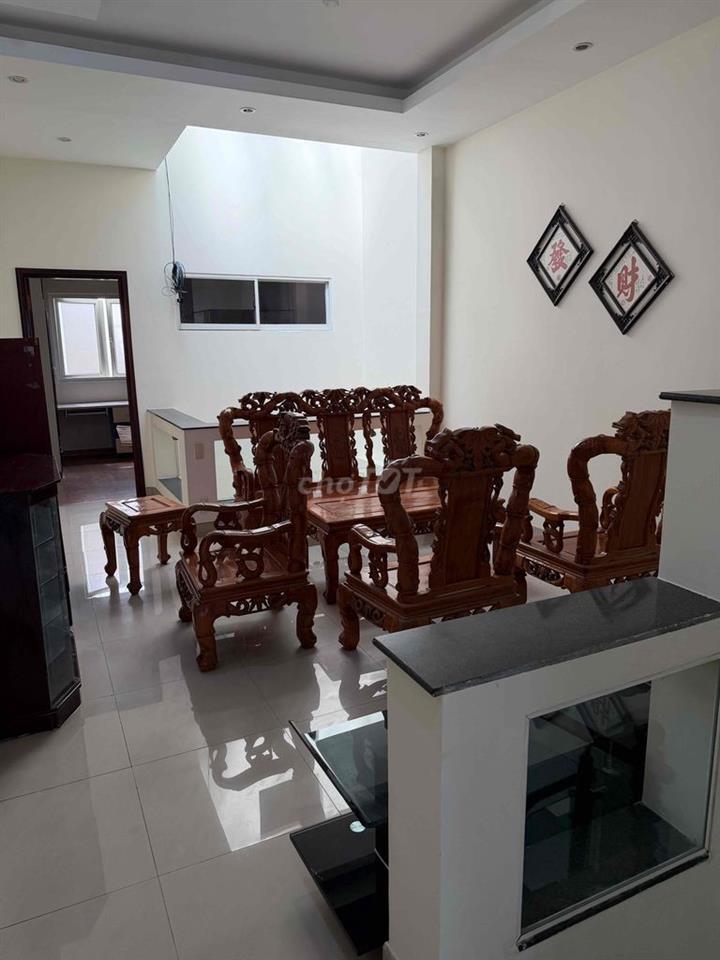 Cho thuê nhà nguyên căn 4x20m, 3PN, 4WC, full nội thất, hẻm xe hơi – N