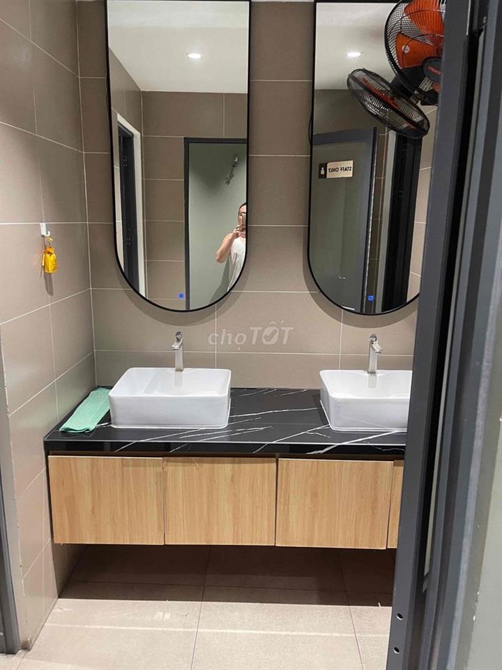 đại hạ giá cho thuê góc ngã tư, ngang 8m