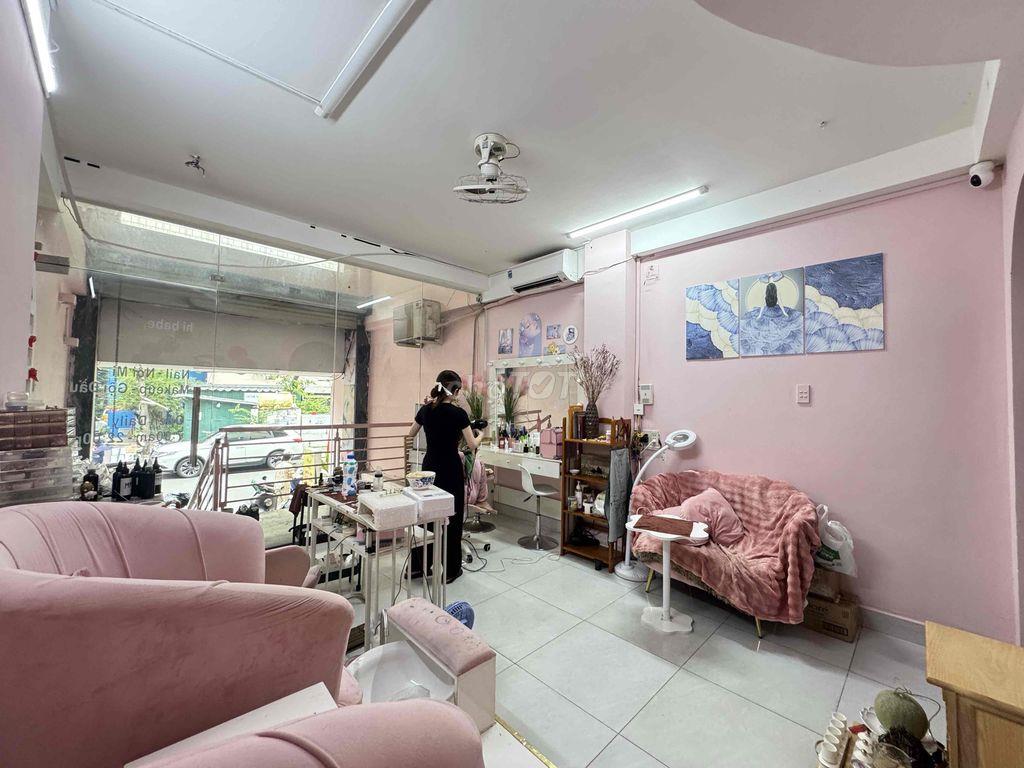 Sang Tiệm Nail - Mi Tại Khu K300 Quận Tân Bình