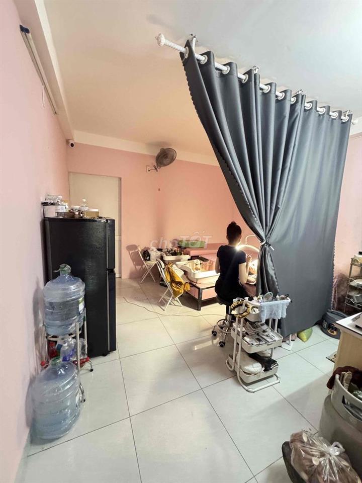 Sang Tiệm Nail - Mi Tại Khu K300 Quận Tân Bình