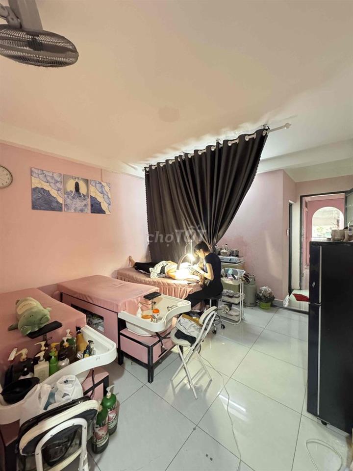 Sang Tiệm Nail - Mi Tại Khu K300 Quận Tân Bình