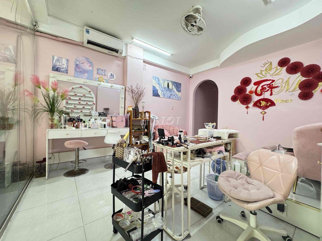 Sang Tiệm Nail - Mi Tại Khu K300 Quận Tân Bình