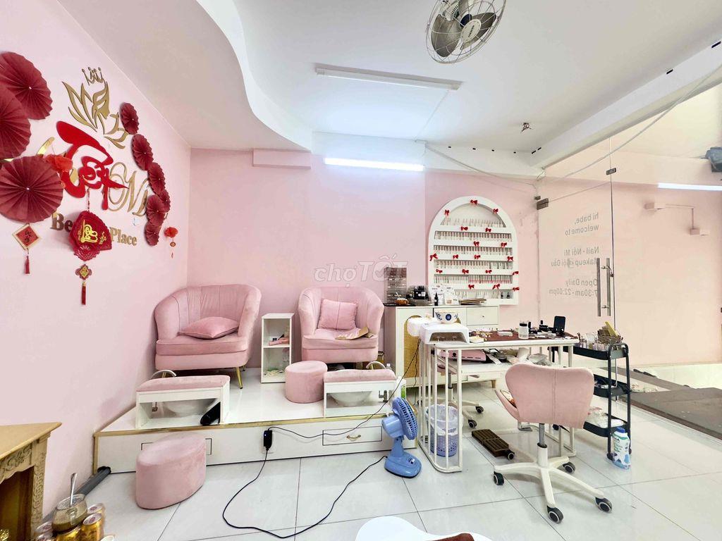 Sang Tiệm Nail - Mi Tại Khu K300 Quận Tân Bình