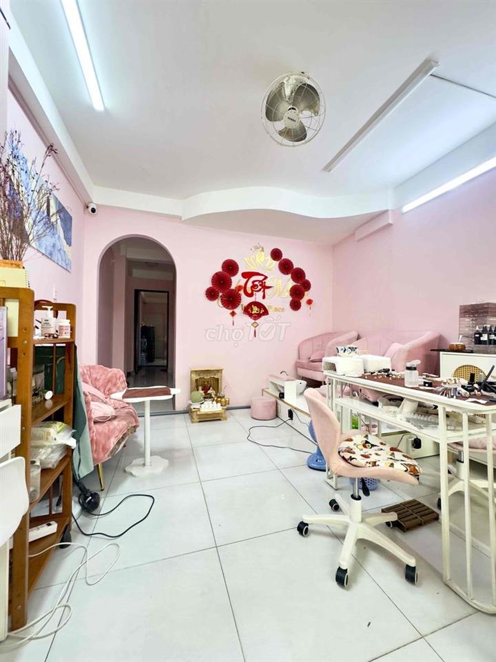 Sang Tiệm Nail - Mi Tại Khu K300 Quận Tân Bình