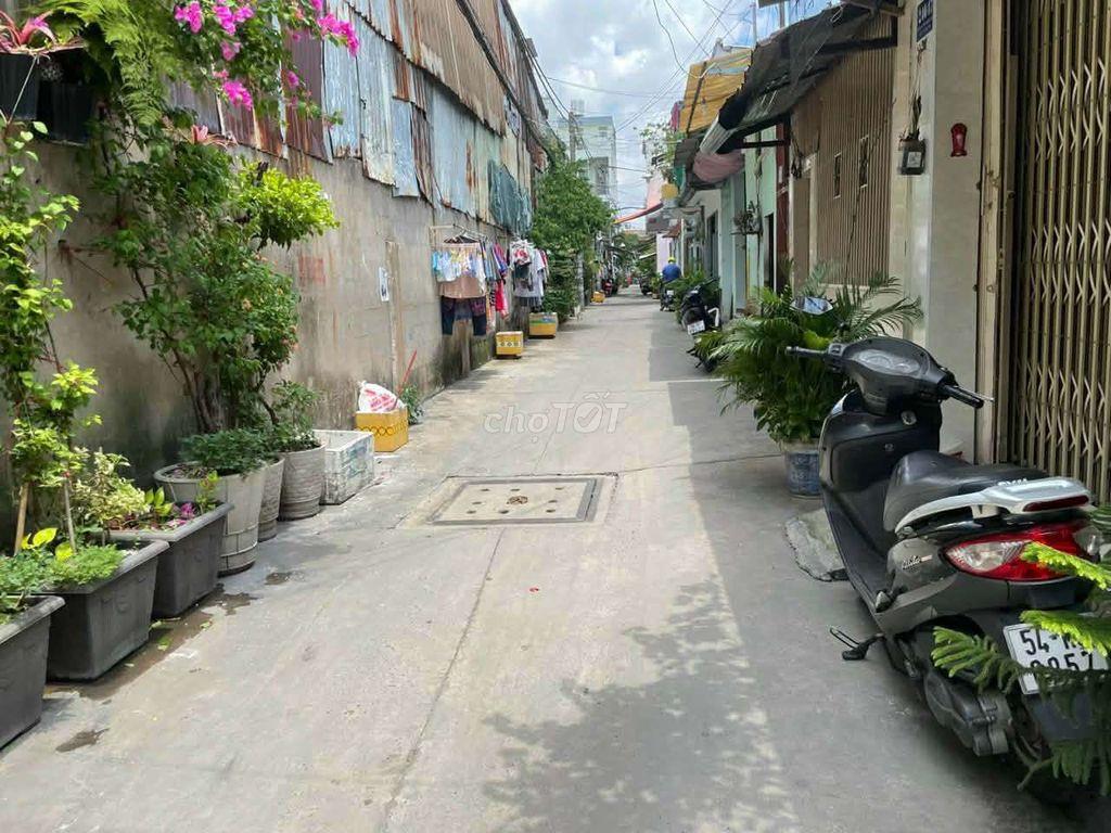 Cho thuê nhà giá rẻ hẻm thông Nguyễn Sơn -TNH quận Tân Phú chỉ 11tr/th