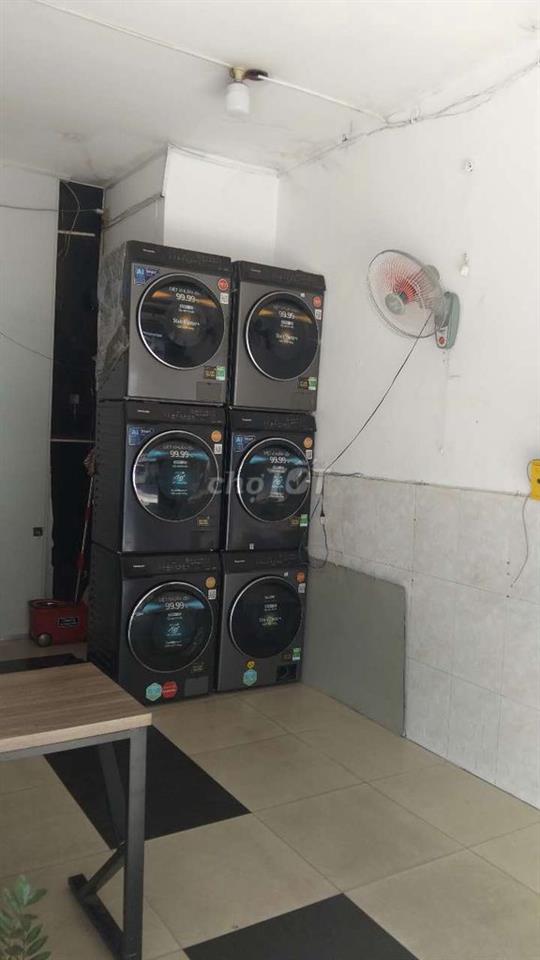 Cho thuê mặt bằng trước nhà.