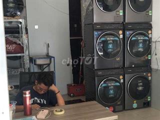 Cho thuê mặt bằng trước nhà.
