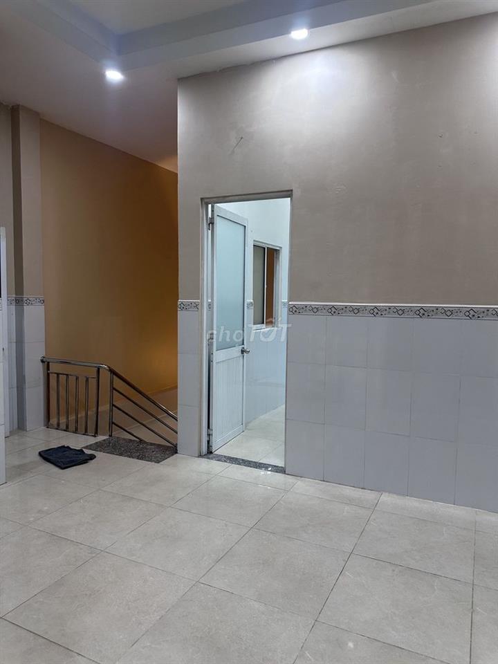 CHO THUÊ NHÀ NGUYÊN CĂN MẶT TIỀN 586 LÊ TRỌNG TẤN DT5*12