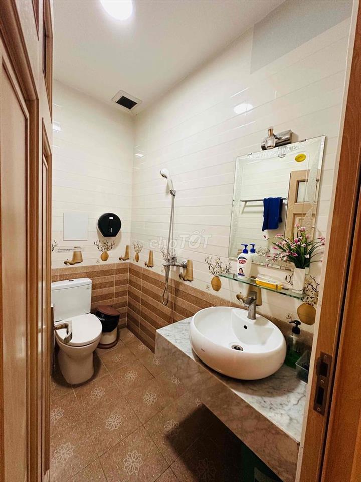 CHO THUÊ NHÀ VĂN PHÒNG MẶT TIỀN HIỀN VƯƠNG - 457m2, 1 TRỆT, 5 LẦU