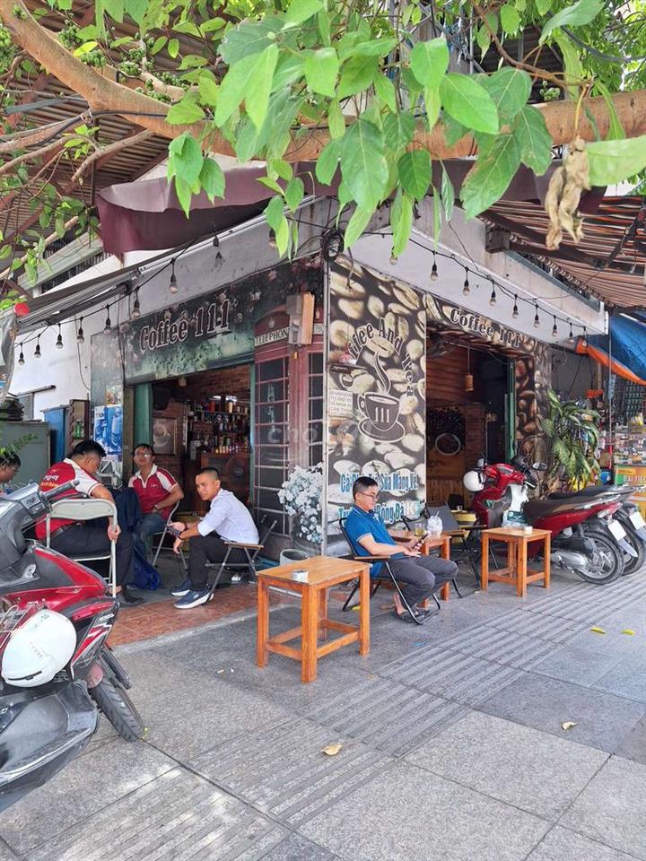 Cần sang quán cafe góc 2 mặt tiền đường