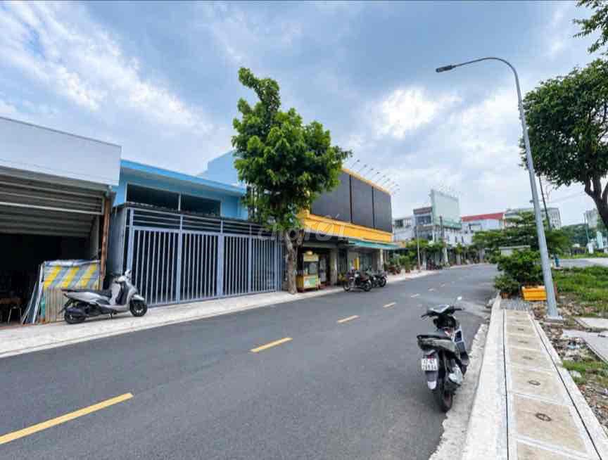 NHÀ NGUYÊN CĂN MT KINH DOANH ĐƯỜNG TRƯỜNG CHINH. 7x17m 2LẦU TRỐNG SUỐT