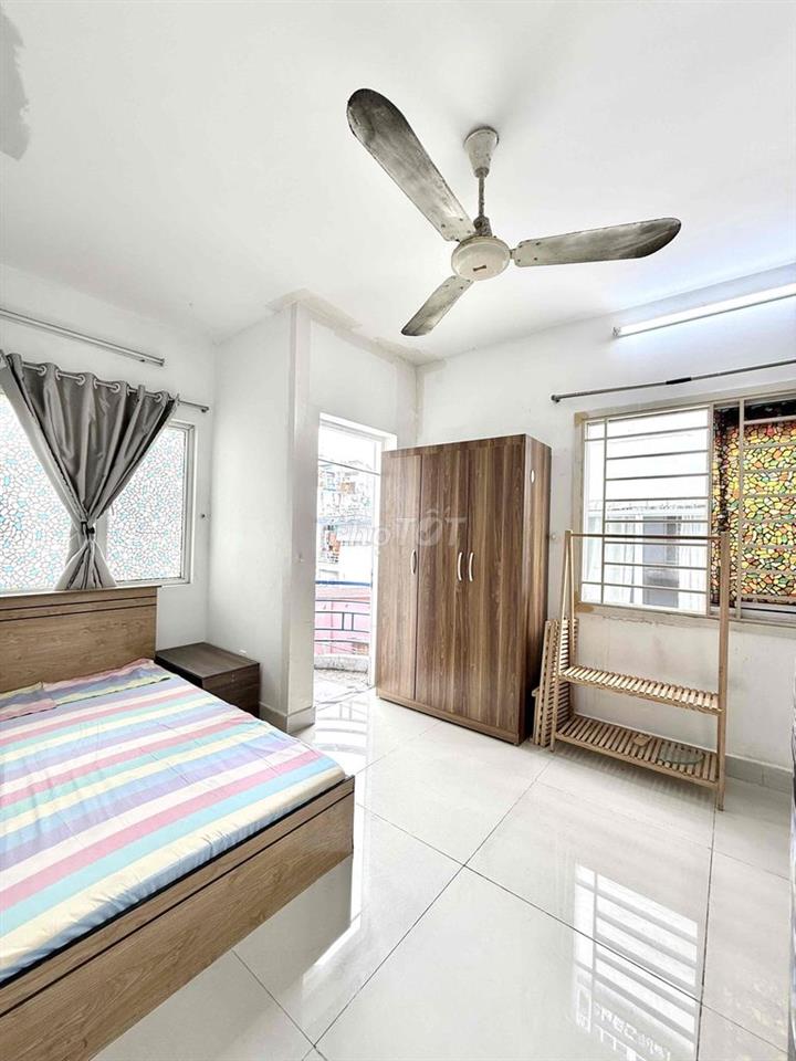 PHÒNG BANCON, CỬA SỔ TO