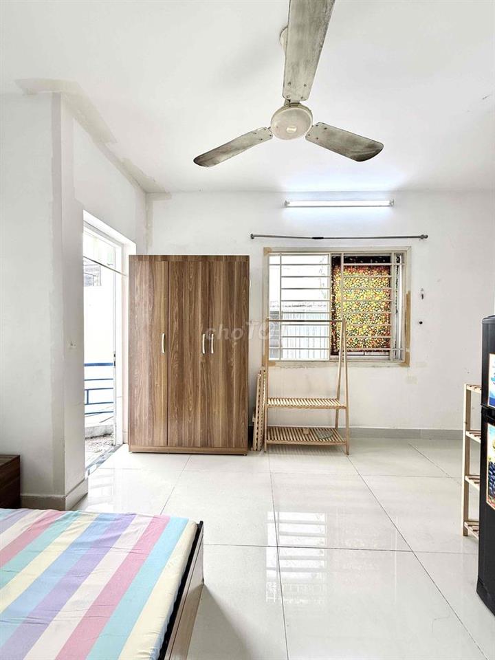 PHÒNG BANCON, CỬA SỔ TO