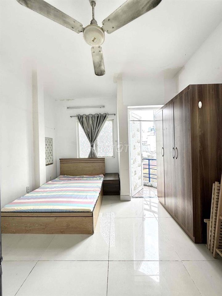 PHÒNG BANCON, CỬA SỔ TO