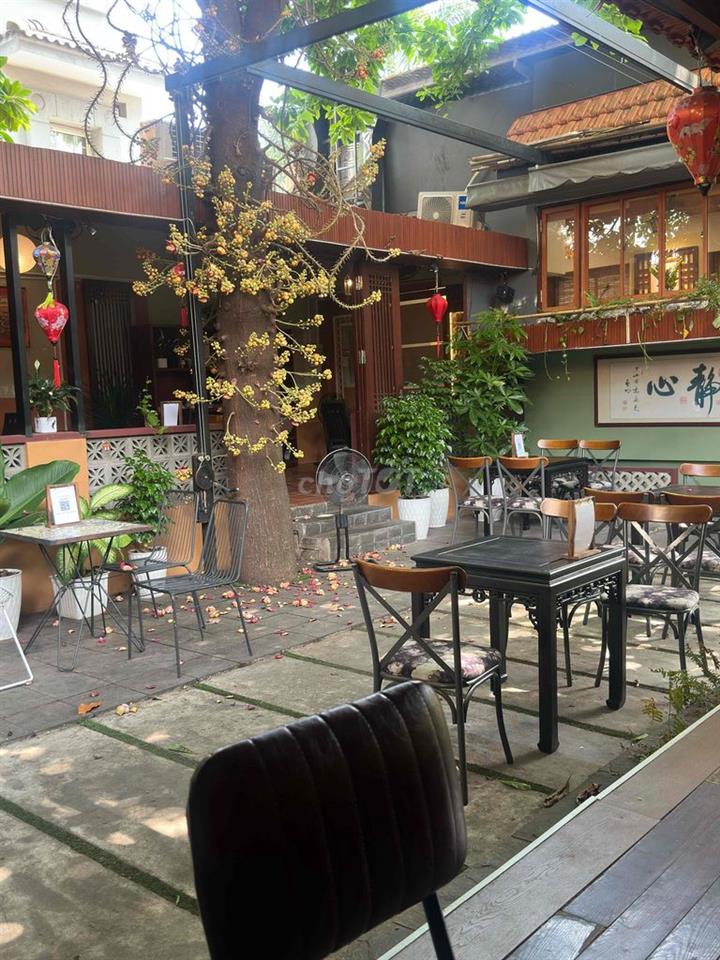 sang nhà hàng chay đã setup decor đầy đủ
