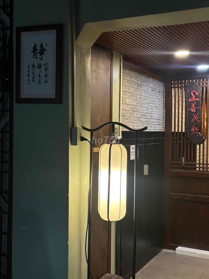 sang nhà hàng chay đã setup decor đầy đủ