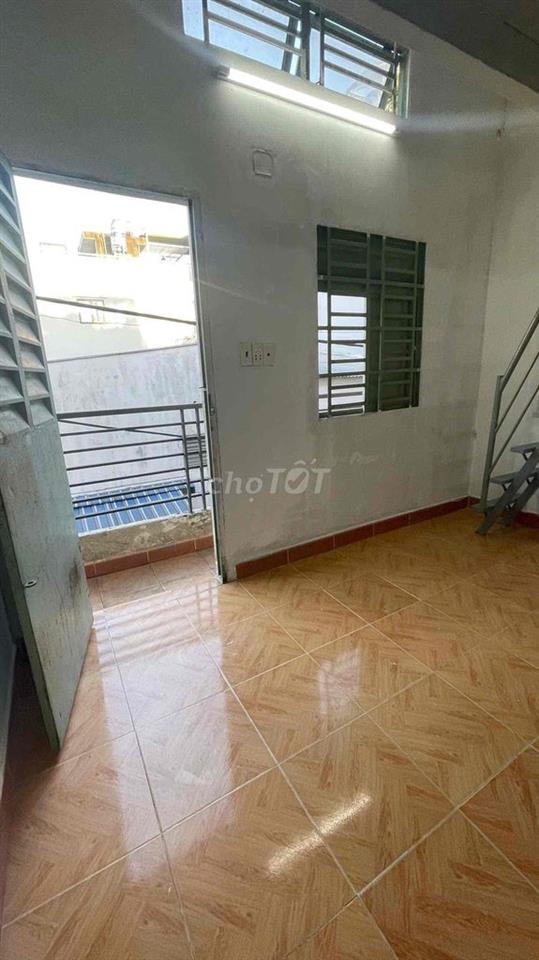 CHO THUÊ PHÒNG BAN CÔNG GÁC CAO GẦN ĐẠI HỌC CÔNG THƯƠNG