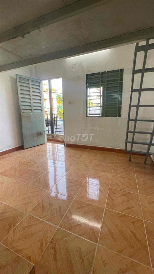 CHO THUÊ PHÒNG BAN CÔNG GÁC CAO GẦN ĐẠI HỌC CÔNG THƯƠNG