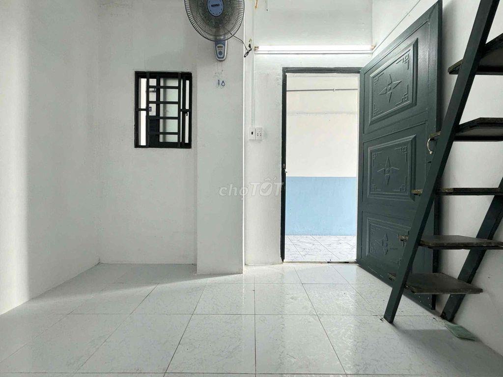 CHO THUÊ PHÒNG GÁC CỬA SỔ GẦN AEON TÂN PHÚ