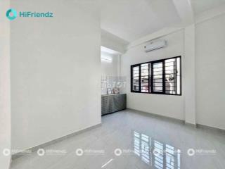 SAU LƯNG CÔNG THƯƠNG CỬA SỔ TRỜI
