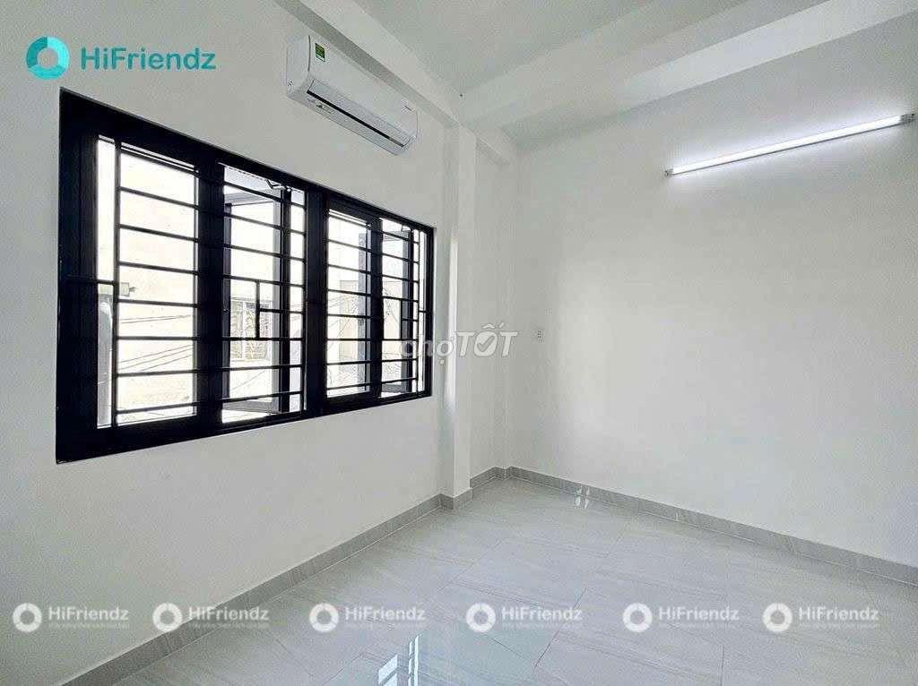 SAU LƯNG CÔNG THƯƠNG CỬA SỔ TRỜI