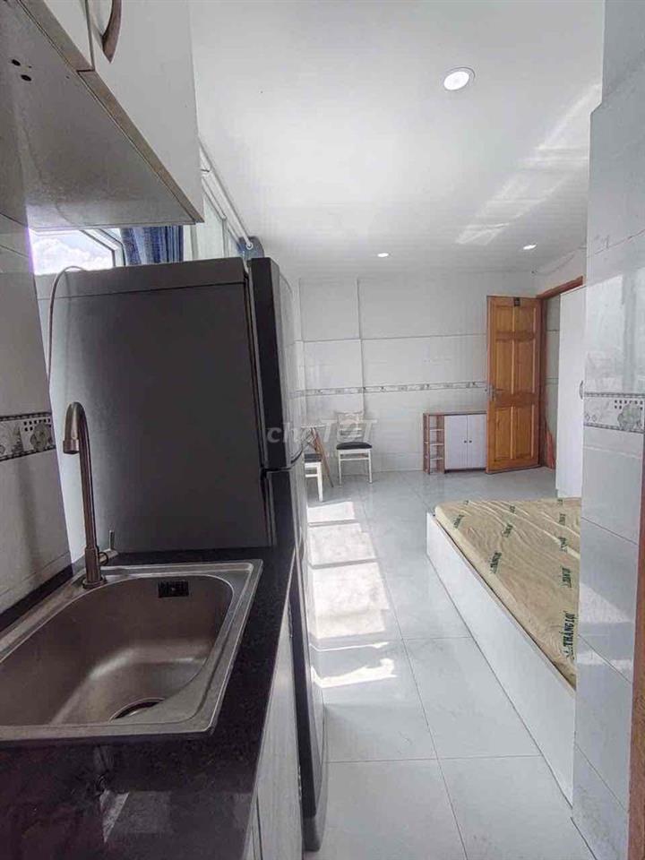 STUDIO CỬA SỔ TRỜI LỚN - FULL NỘI THẤT SẴN TỦ LẠNH  NGAY VƯỜN LÀI