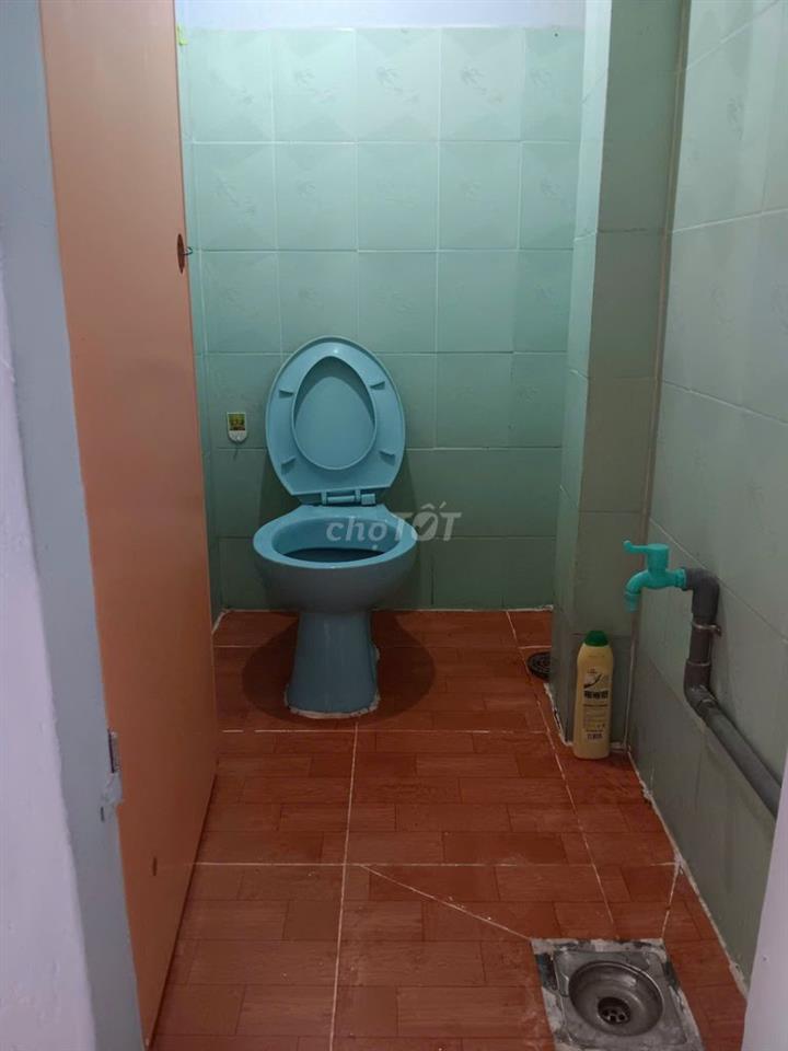 Nhà trọ 12m2 rộng rãi thoáng mát, có gác lửng và toilet riêng