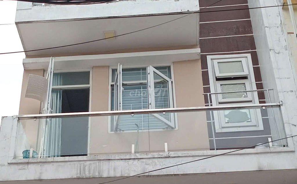 PHÒNG 22m2 CÓ GÁC, BAN CÔNG. AN NINH, YÊN TĨNH, MÁT MẼ