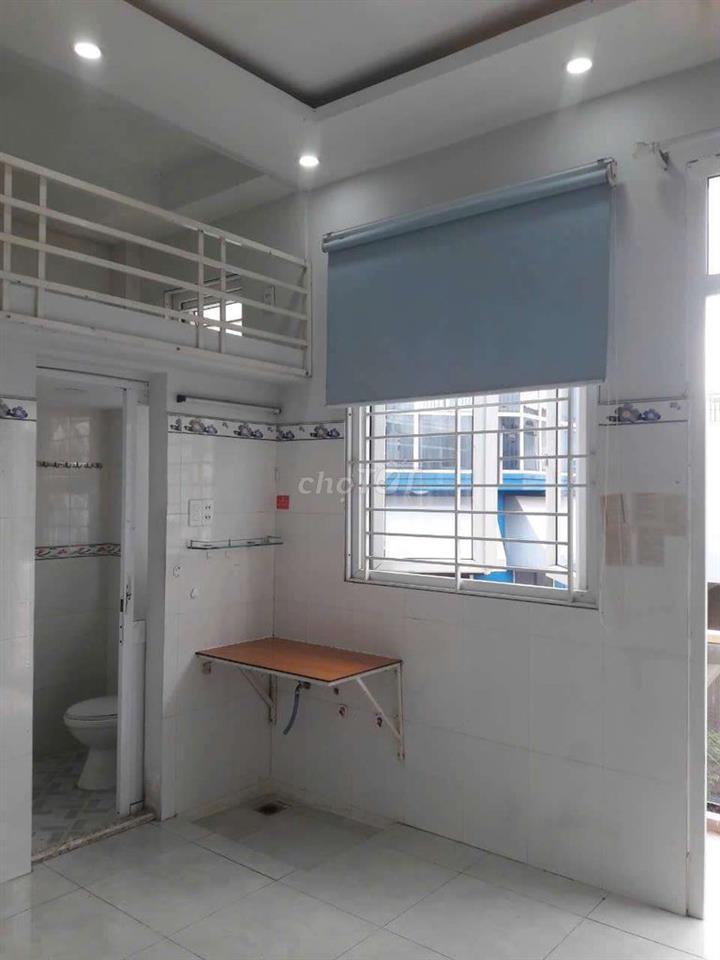 PHÒNG 22m2 CÓ GÁC, BAN CÔNG. AN NINH, YÊN TĨNH, MÁT MẼ
