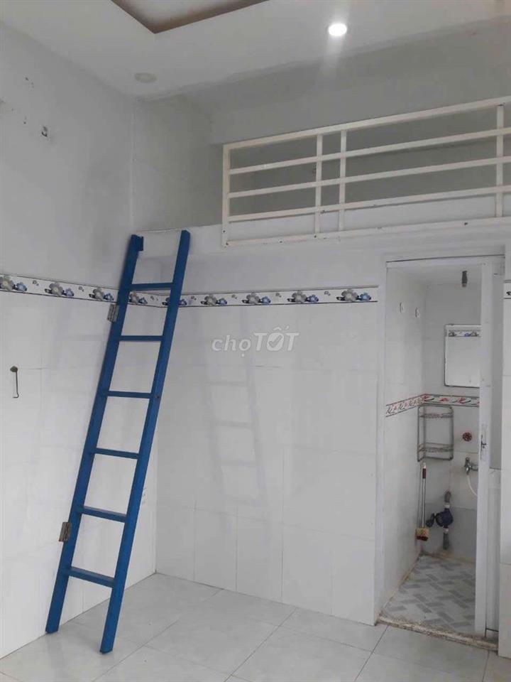 PHÒNG 22m2 CÓ GÁC, BAN CÔNG. AN NINH, YÊN TĨNH, MÁT MẼ