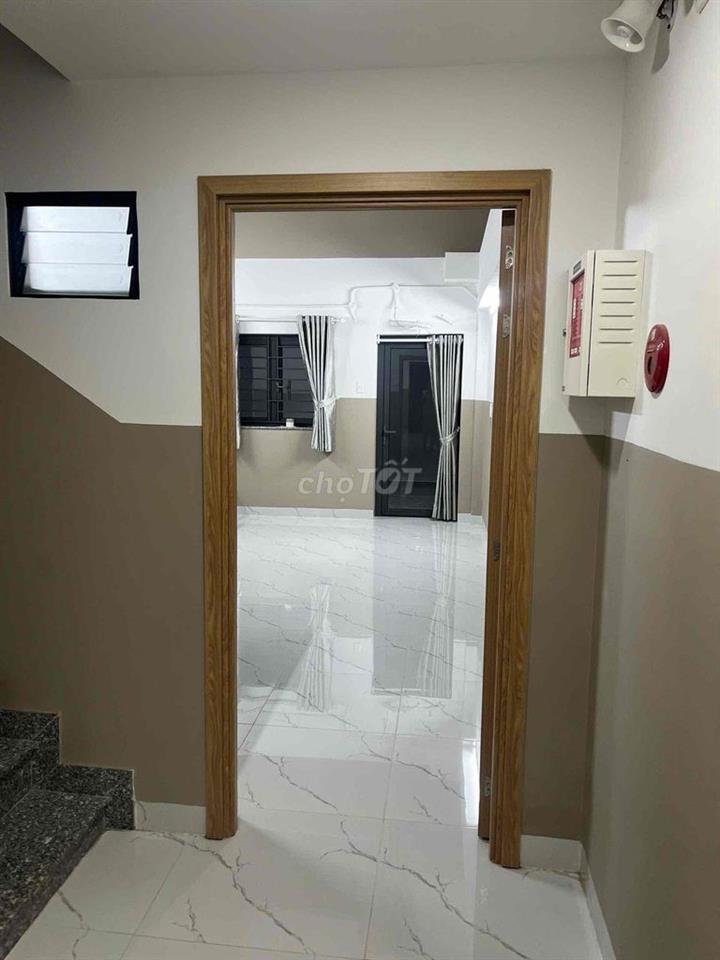 NHÀ MỚI XÂY - CHO THUÊ PHÒNG TẦNG TRỆT 25m2 + SÂN RIÊNG 12m2